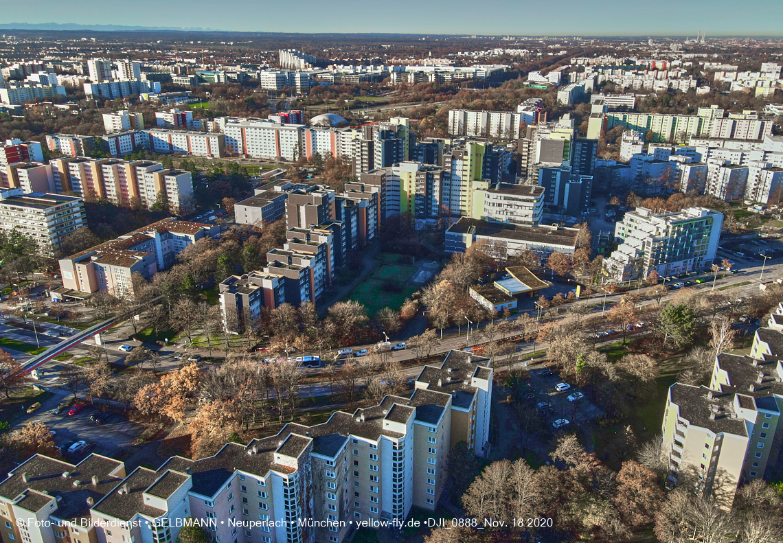 18.11.2020 - Marx-Zentrum und Wohnanalge Karl-Marx-Ring 52-62 in Neuperlach